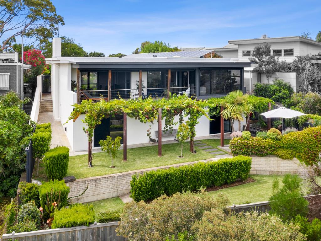 Riverside Belmont home smashes suburb price record at auction